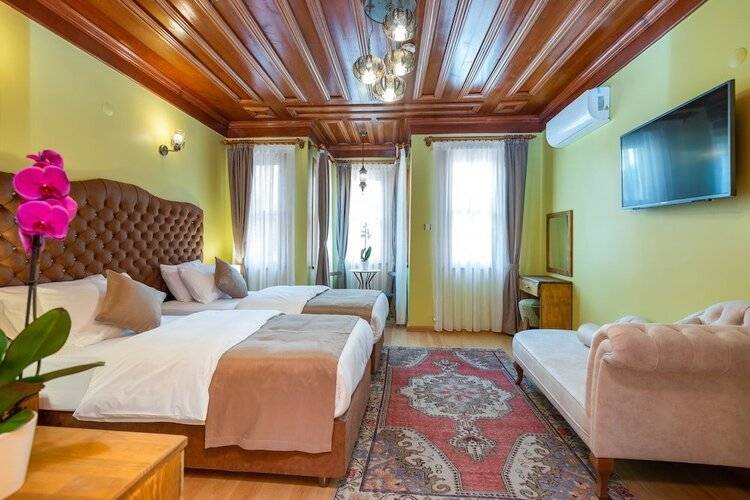 Wonder Wood Hotel