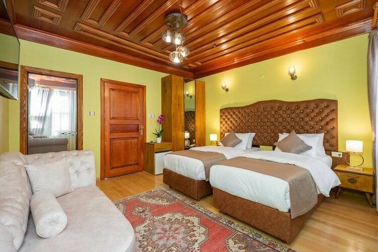 Wonder Wood Hotel