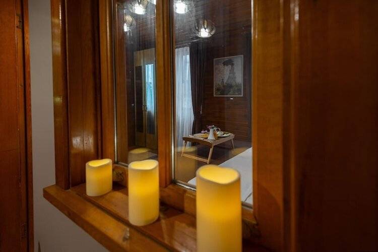 Wonder Wood Hotel