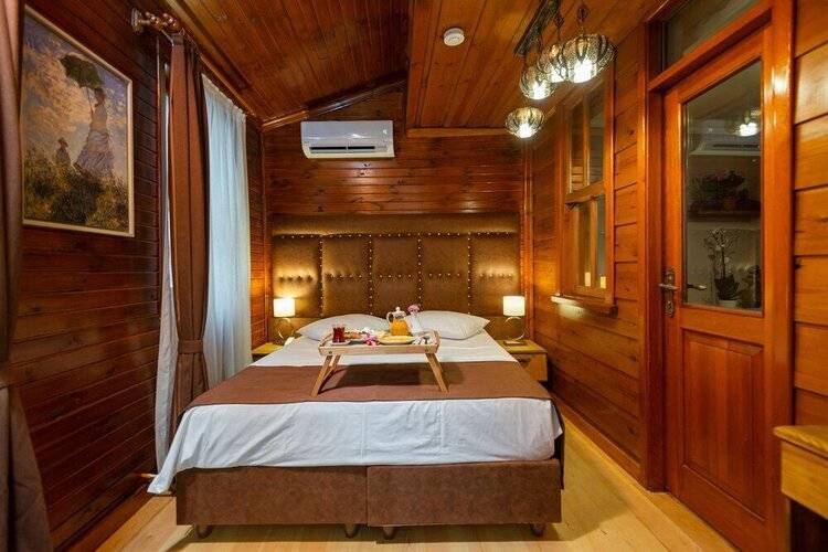 Wonder Wood Hotel