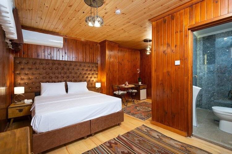 Wonder Wood Hotel
