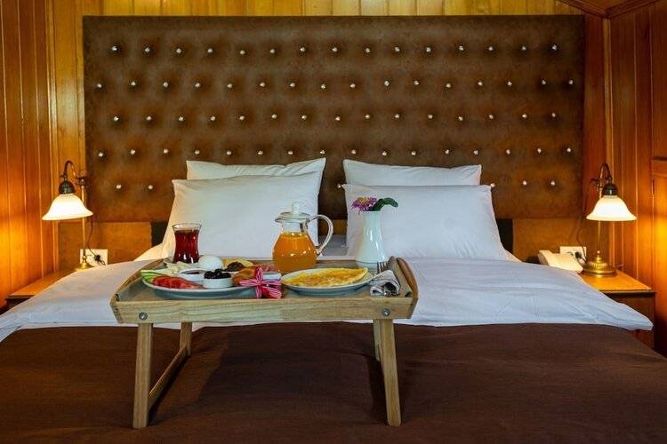Wonder Wood Hotel