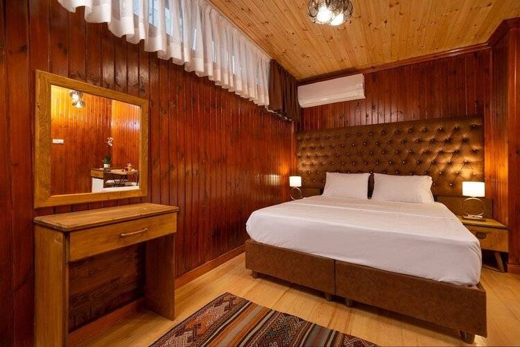 Wonder Wood Hotel