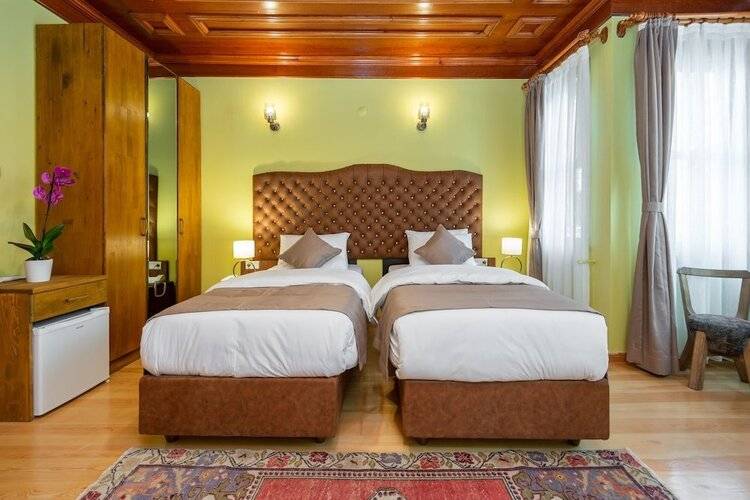 Wonder Wood Hotel