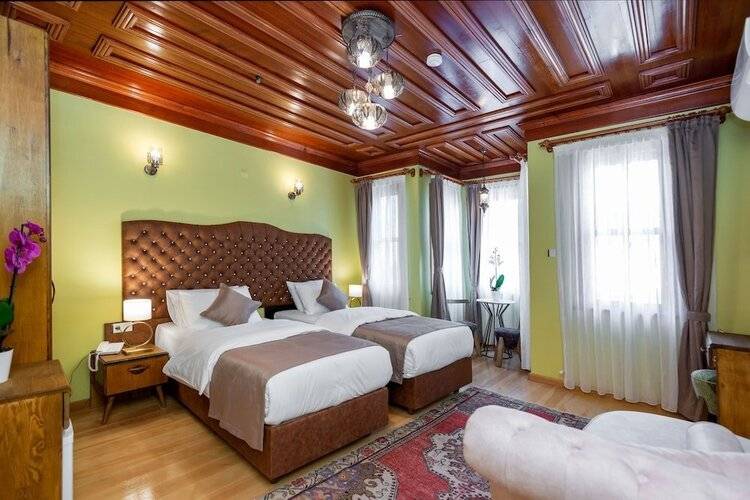 Wonder Wood Hotel