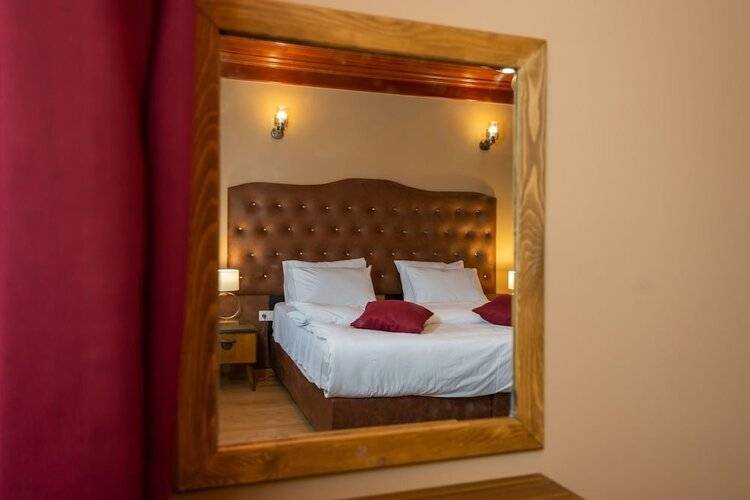 Wonder Wood Hotel