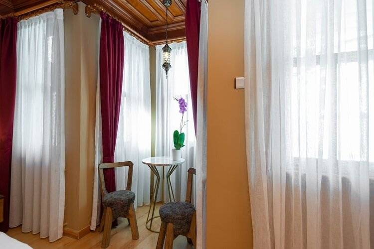 Wonder Wood Hotel