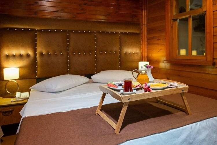 Wonder Wood Hotel