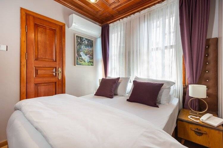 Wonder Wood Hotel