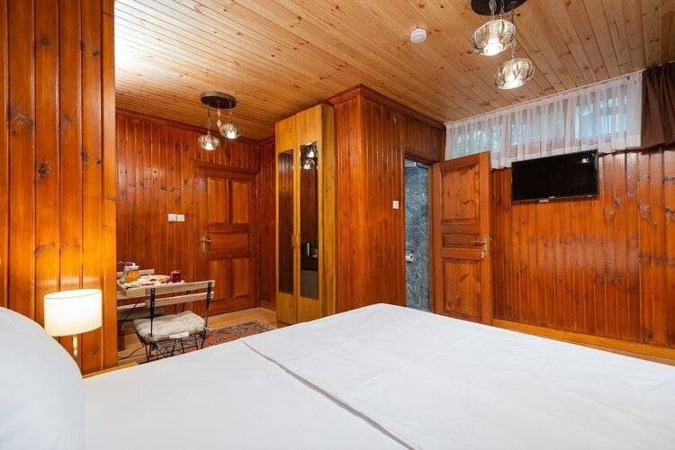 Wonder Wood Hotel