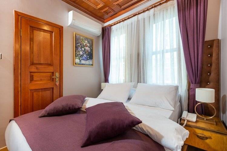Wonder Wood Hotel