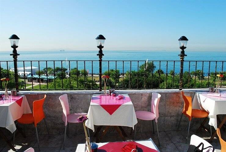 Sea House Suites