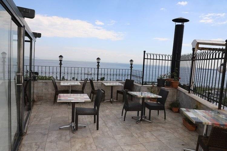 Sea House Suites