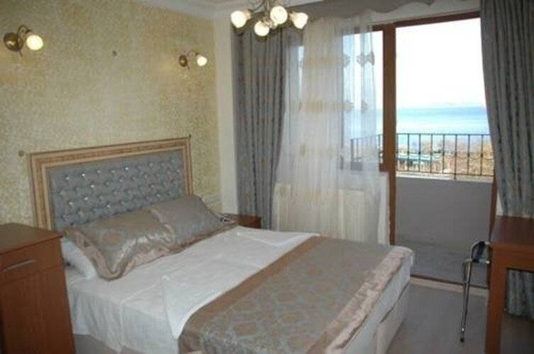 Sea House Suites