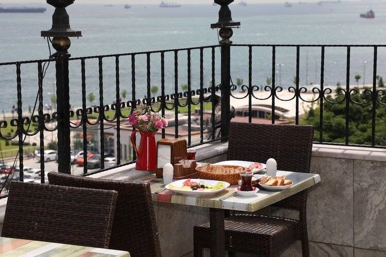 Sea House Suites