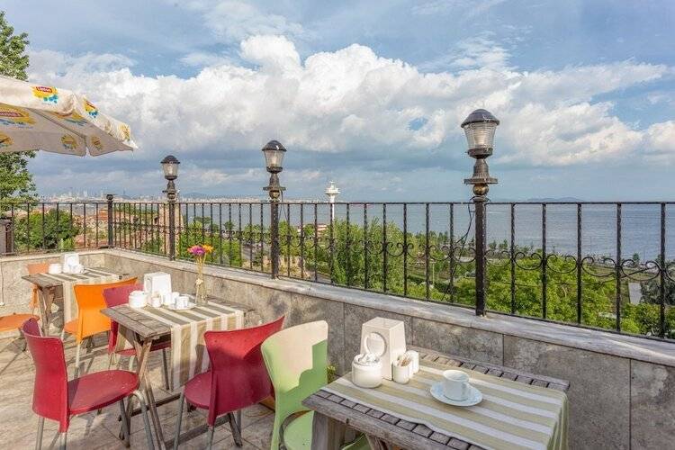 Sea House Suites