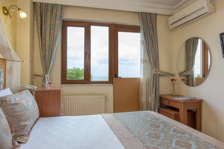 Sea House Suites