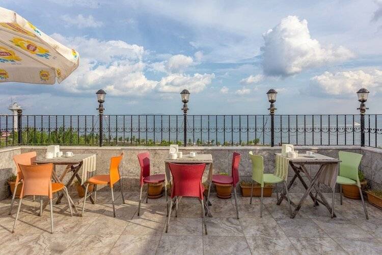 Sea House Suites