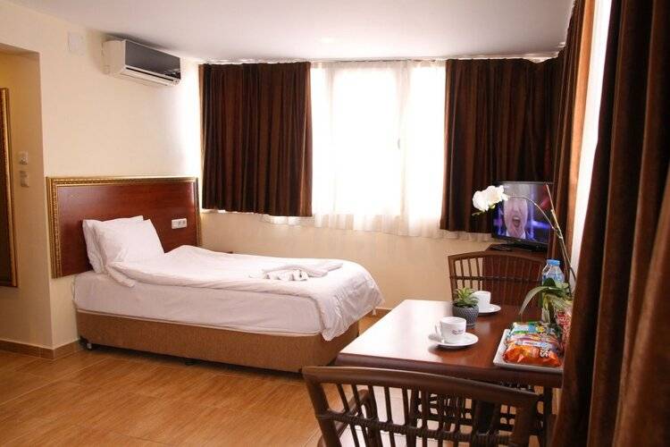 Hotel Real Life