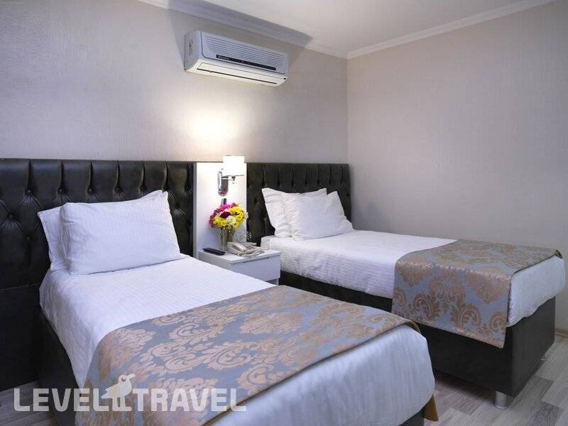 Фотография Monarch Hotel