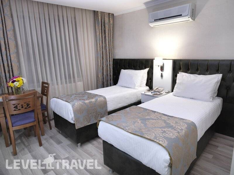 Фотография Monarch Hotel