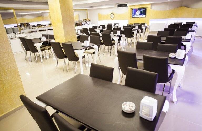 White Palace Hotel