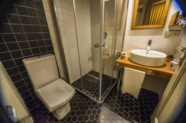 Kuzen Otel (Adults Only 18+)