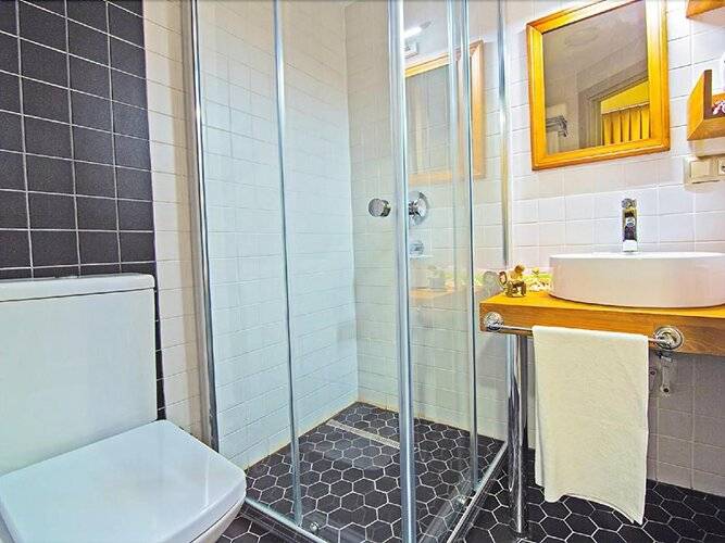 Kuzen Otel (Adults Only 18+)