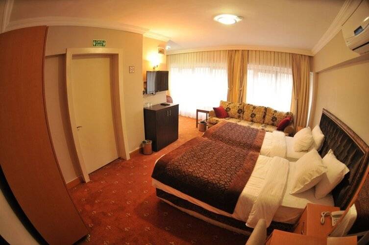 Palace Point Hotel