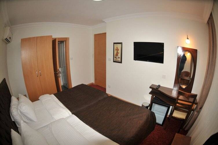 Palace Point Hotel