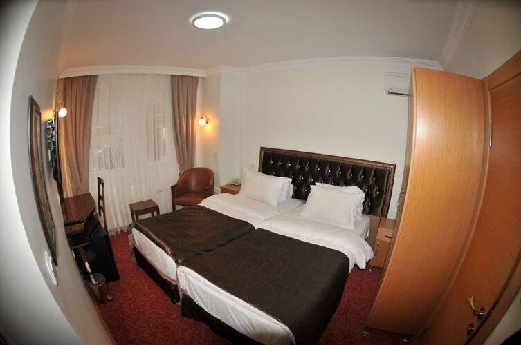 Palace Point Hotel