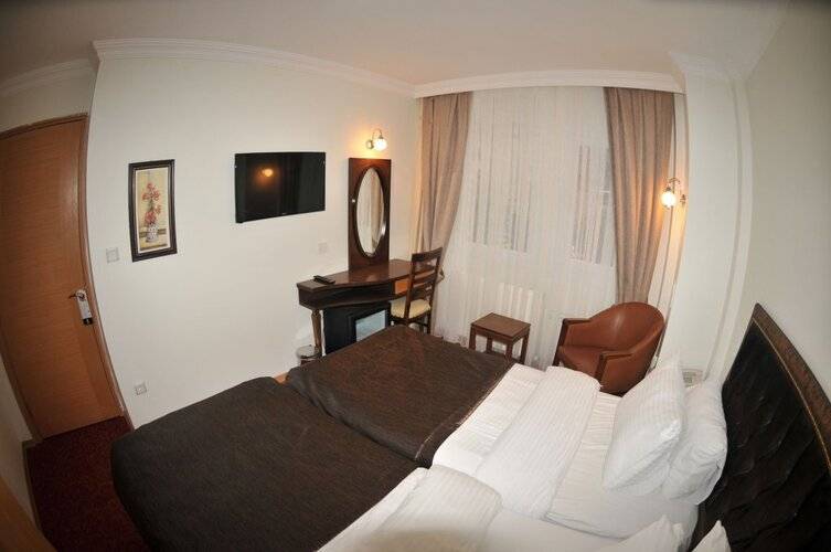 Palace Point Hotel