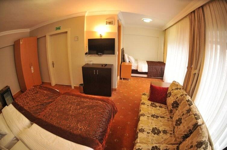 Palace Point Hotel