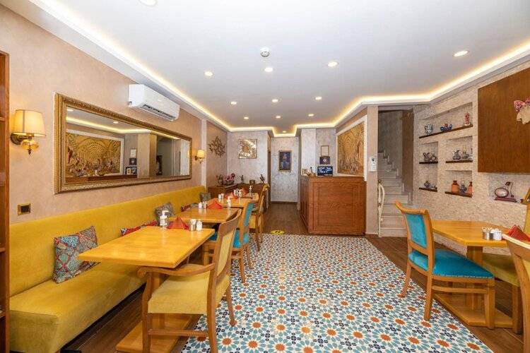 Royan Suites