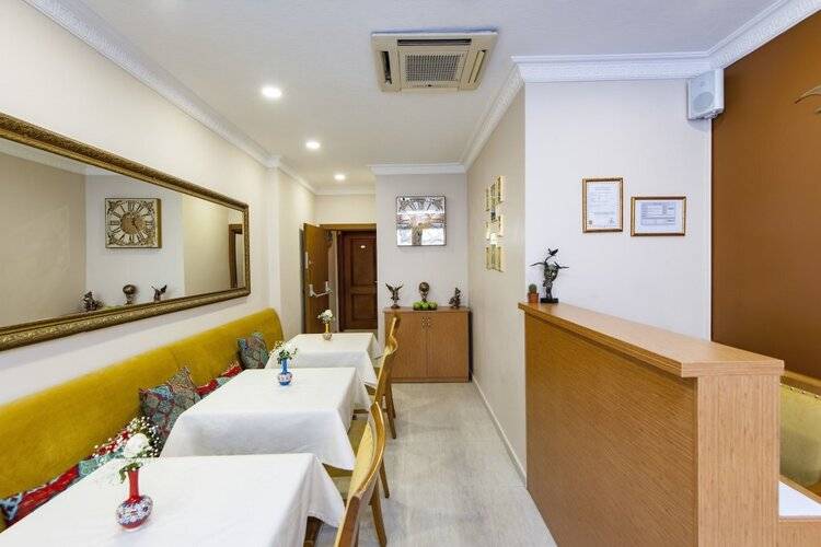 Royan Suites