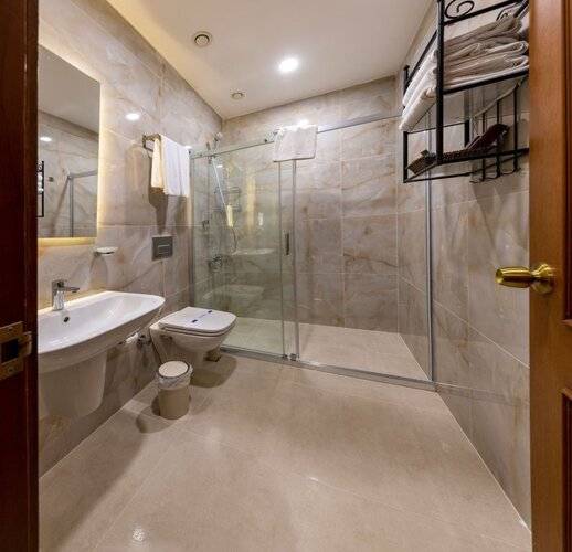 Royan Suites
