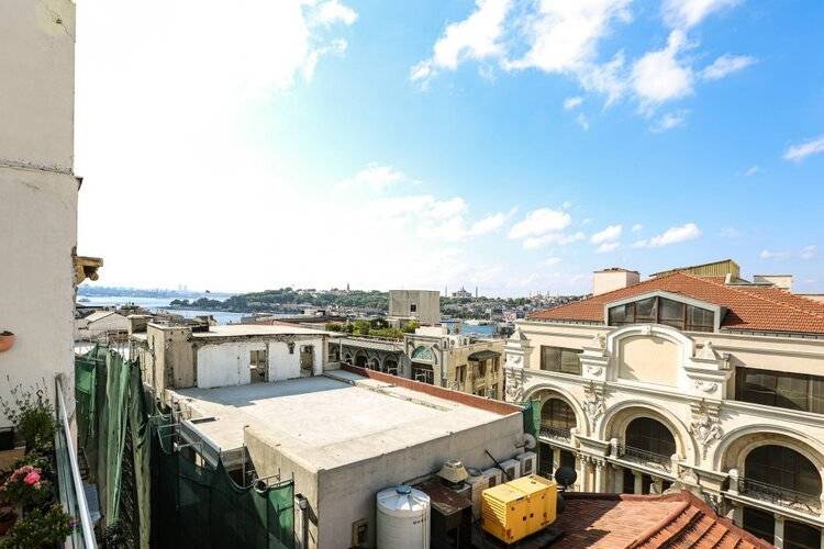 No 8 Galata