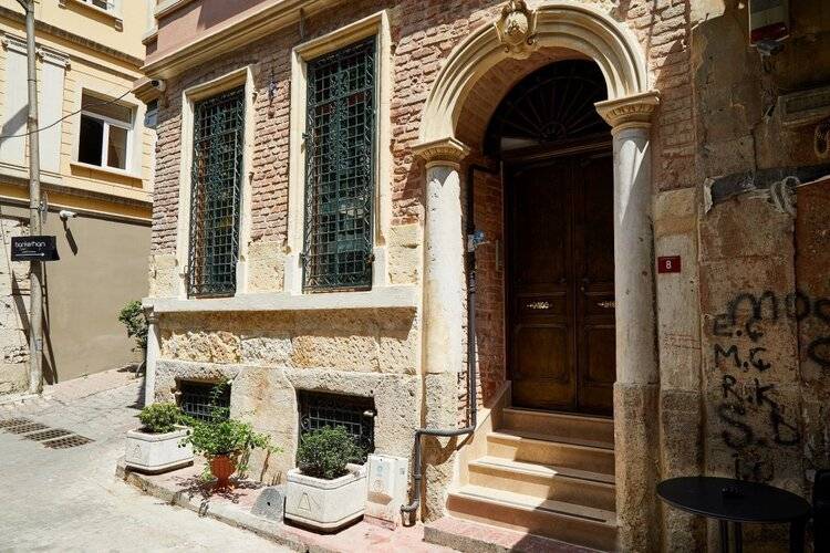 No 8 Galata
