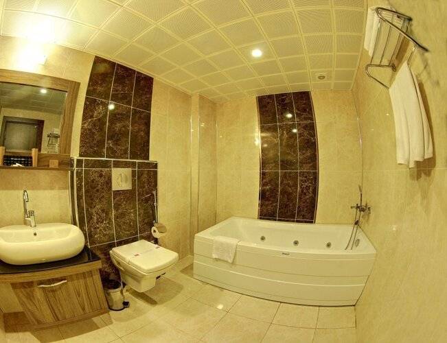 A Palace Hotel & Suites