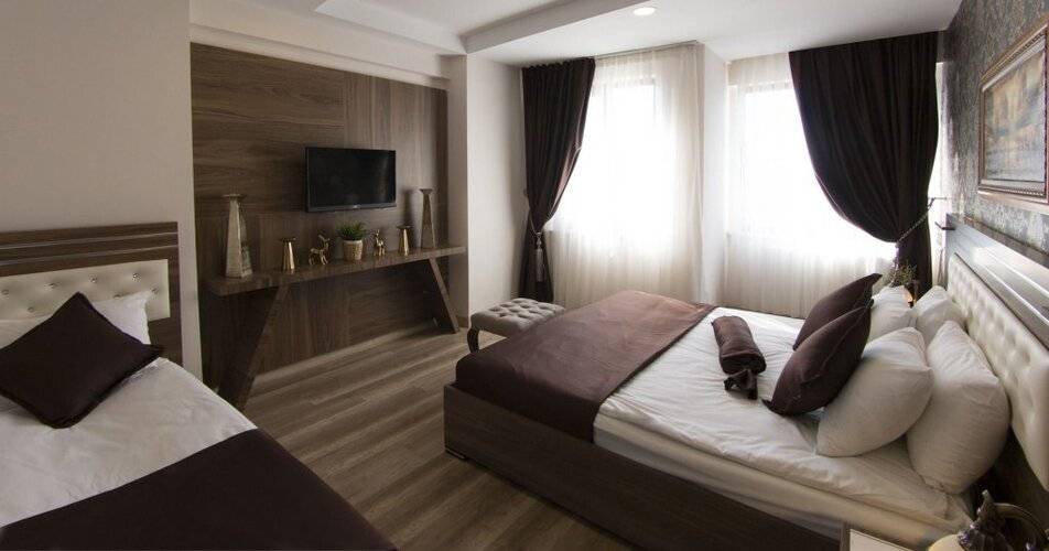 A Palace Hotel & Suites