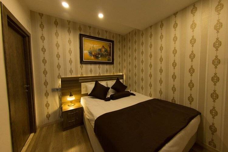 A Palace Hotel & Suites
