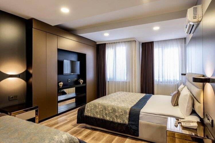 A Palace Hotel & Suites