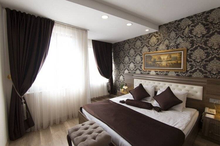 A Palace Hotel & Suites