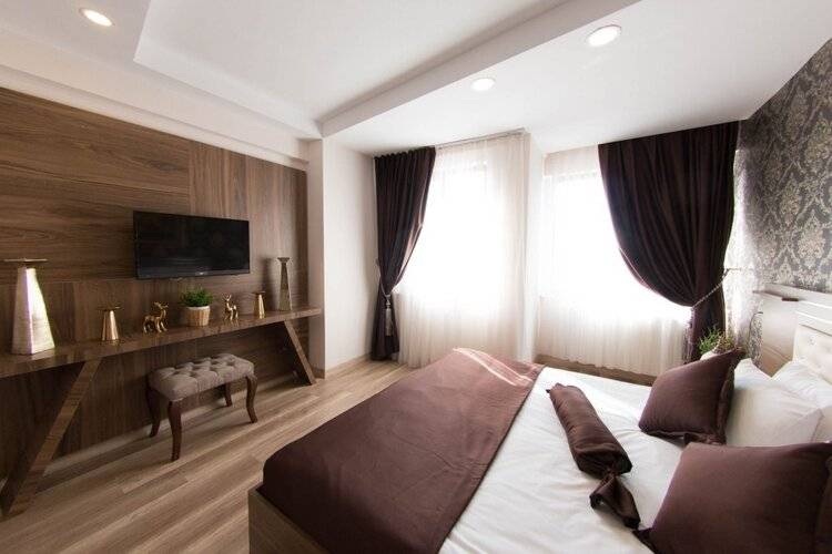 A Palace Hotel & Suites