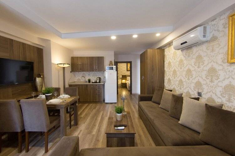 A Palace Hotel & Suites