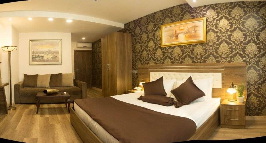 A Palace Hotel & Suites