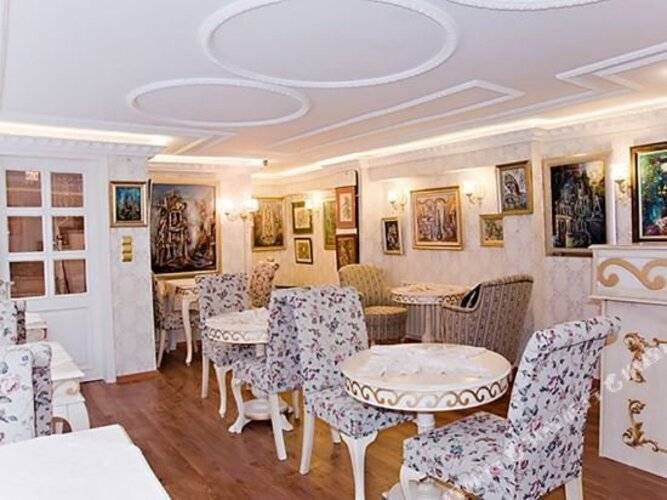 Romantic Mansion