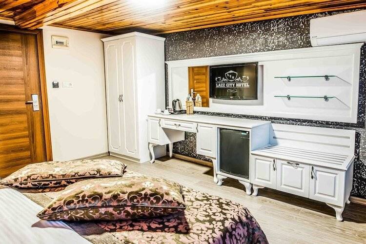 Lazz City Hotel