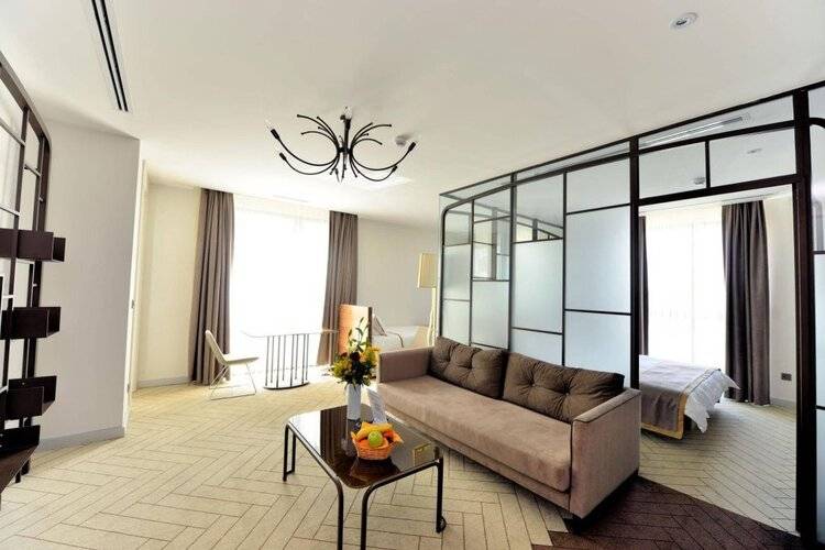 Upsuites Hotel