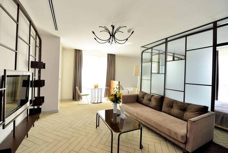 Upsuites Hotel